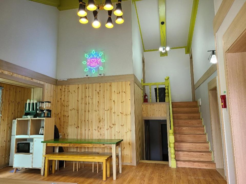 Joy Guest House Асан Екстериор снимка