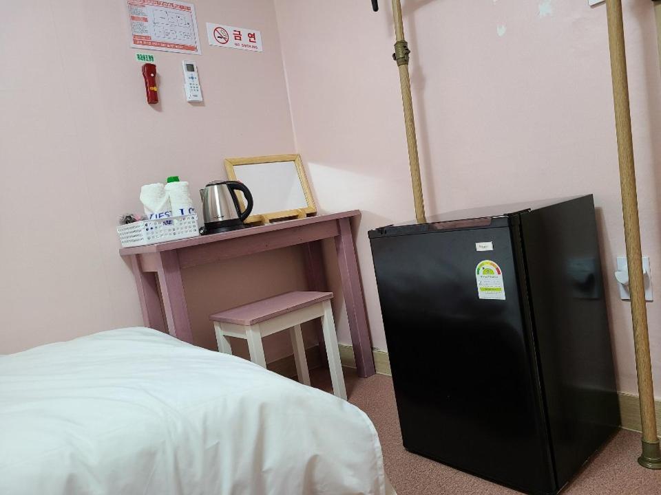 Joy Guest House Асан Екстериор снимка